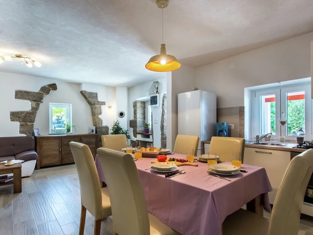 Stylish Villa in Milohnici With Private Terrace