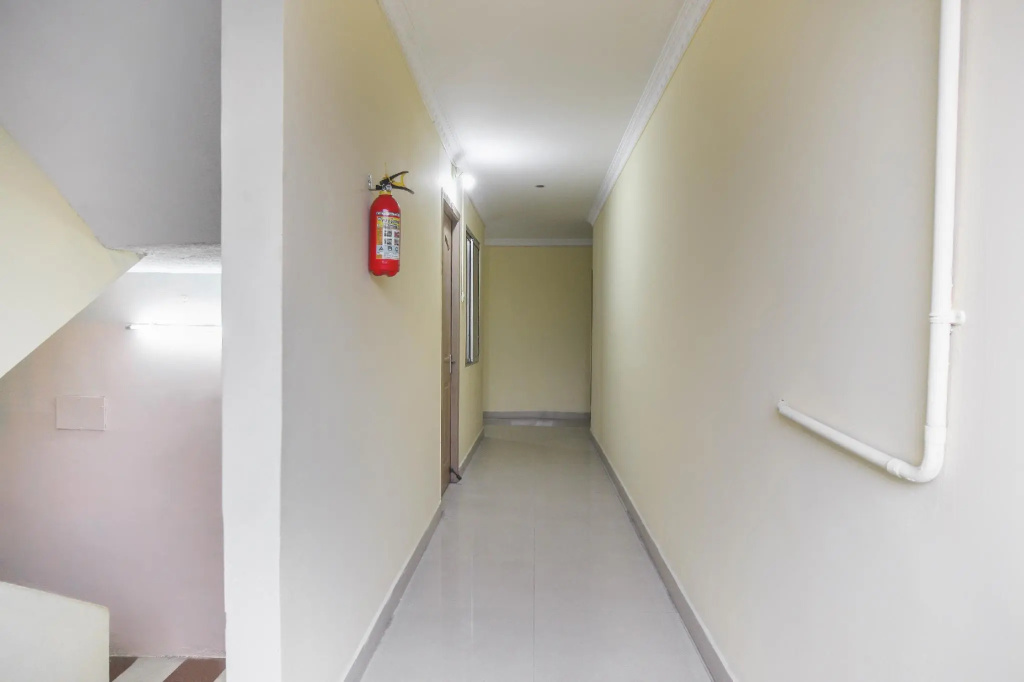 OYO 41553 Omr Residency