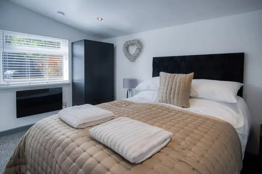 Cedars Lodge - Hot Tub - Penally - Tenby