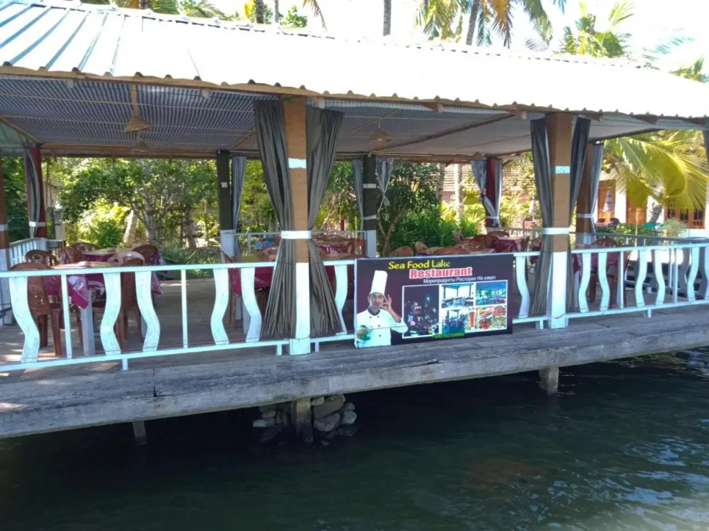 Lake Lane Guest Rest