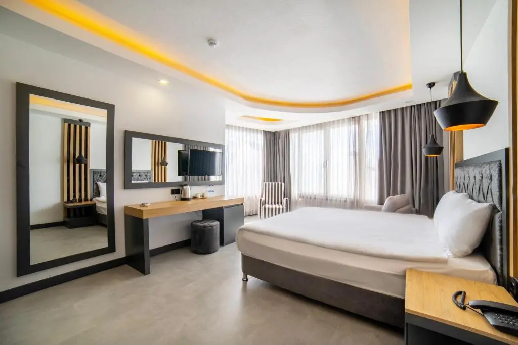 Golda Hotel