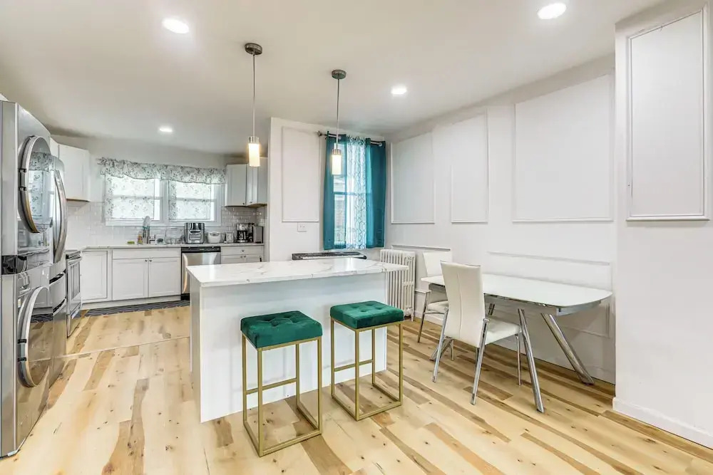 6 Mi to Eagles Games: Stylish Philly Townhome!