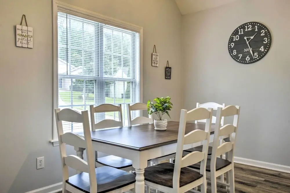 Welcoming Abode w/ Yard ~ 1 Mi to Dtwn Apex!