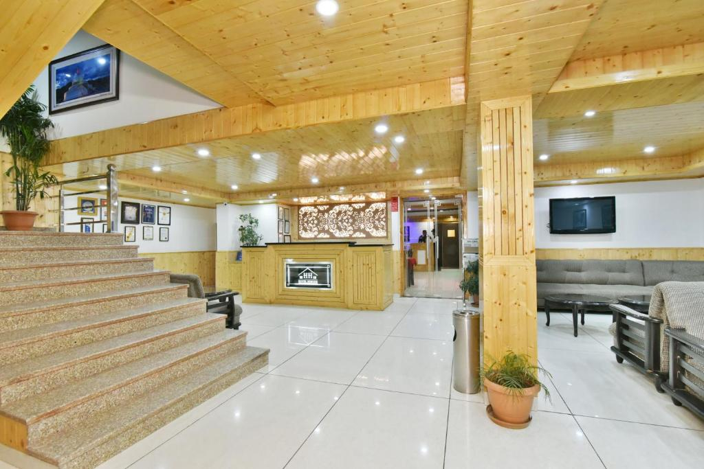 Hotel Himgiri Manali