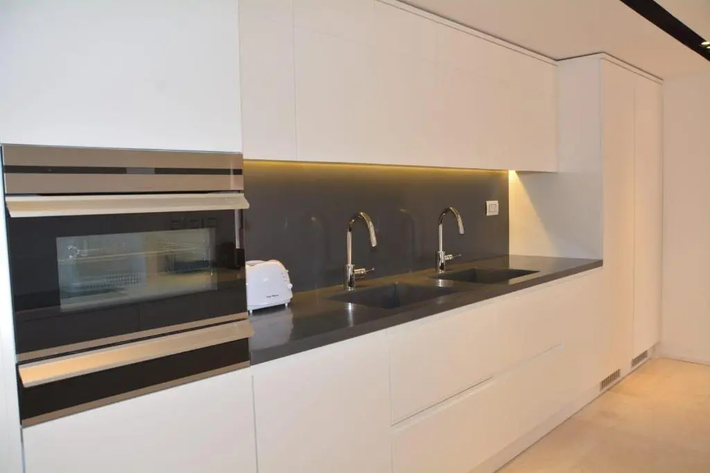 Renovated 3 Bedroom - Residence with Pool next the Beach