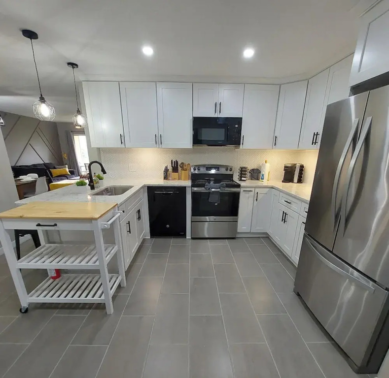 Amazing 3/2 Condo, Gated Community at Club Cortile!!