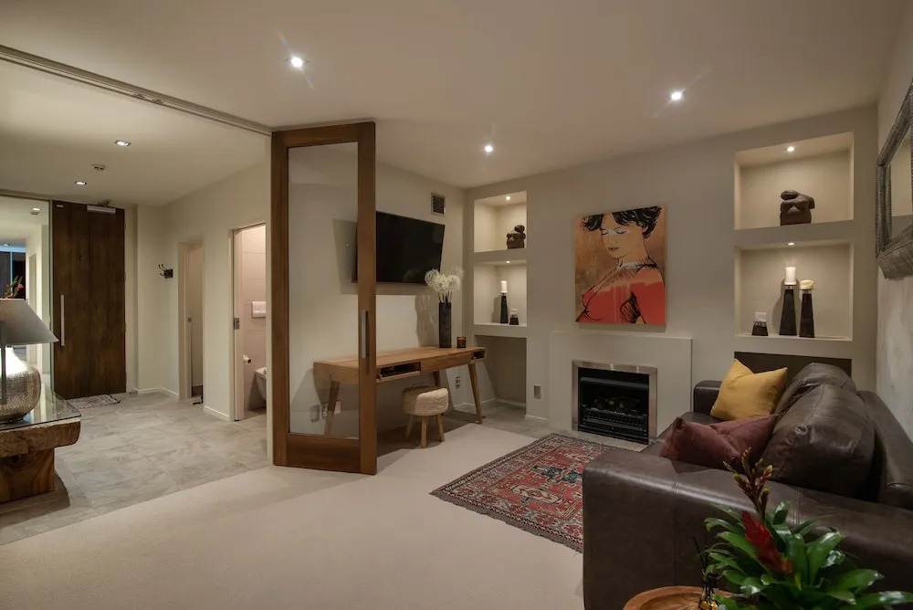 Ardmore Street Luxury Apartment