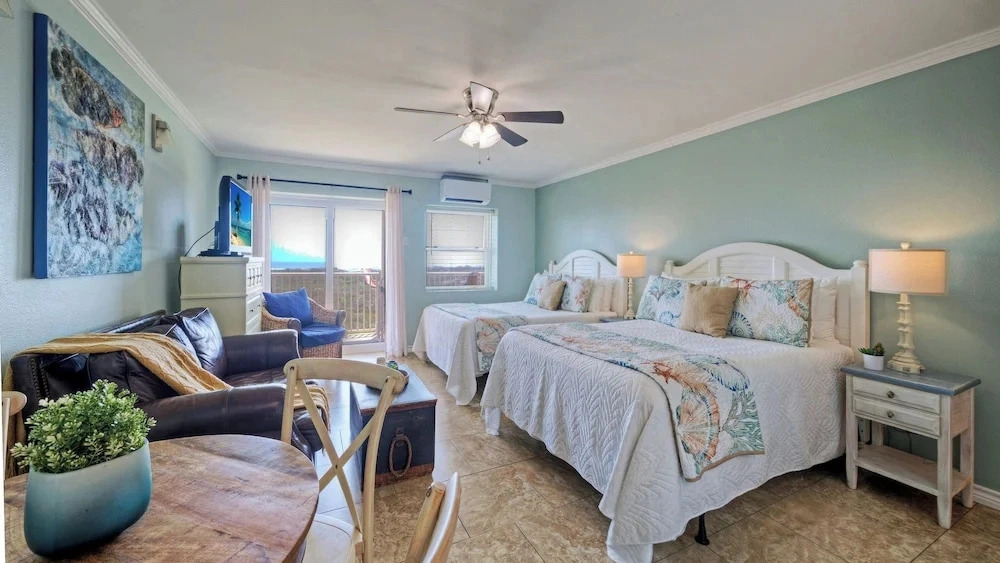 Ocean View Efficiency by Avantstay Walk to Beach + Boardwalk + Golf Cart Zone 2 Pools + Pickleball Access