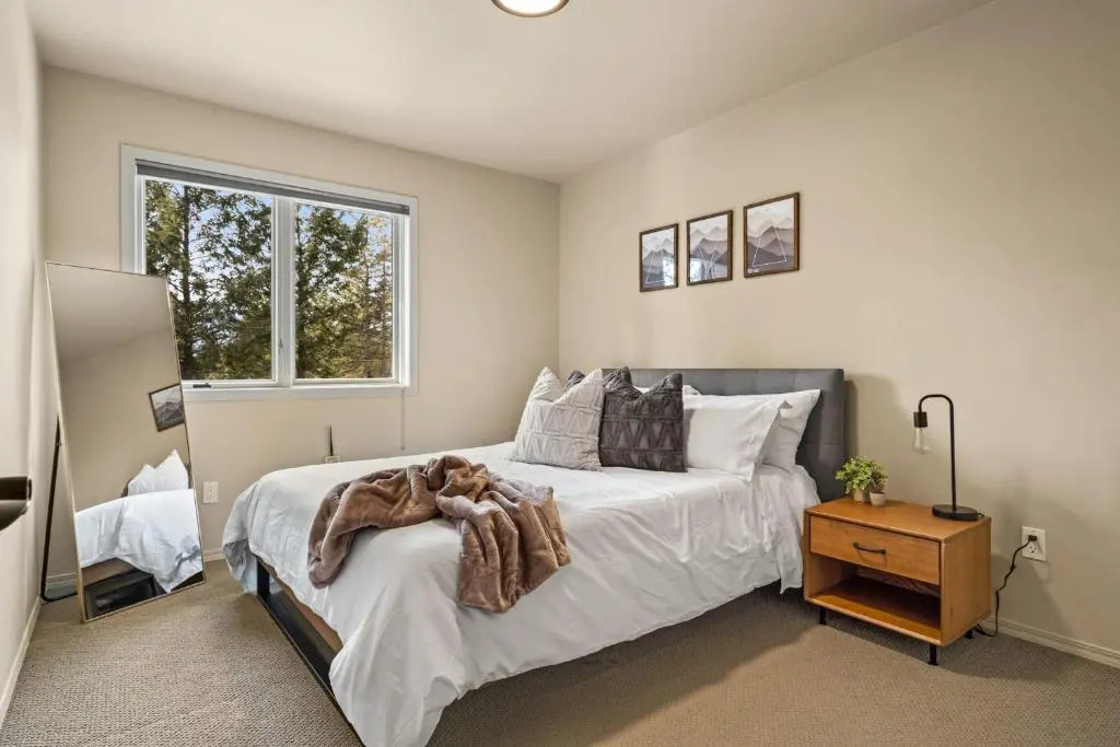 The Caribou Lodge I HotTub I Fireplace I Sleep16