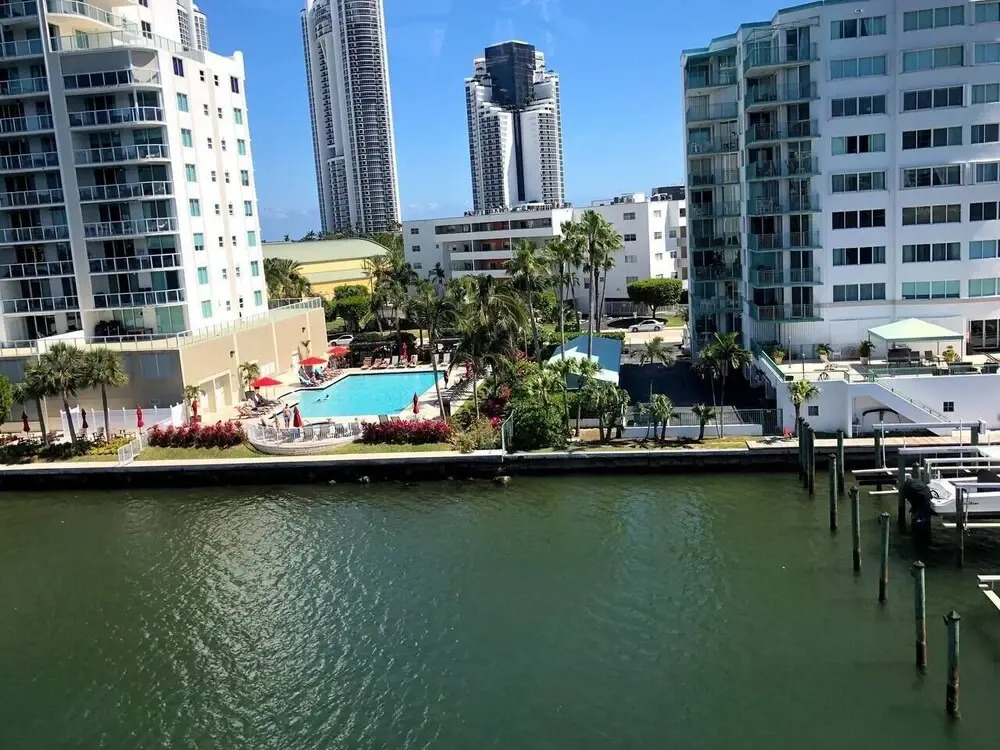 Le Marina Bay 403- Condo 5 People. Sunny Isles