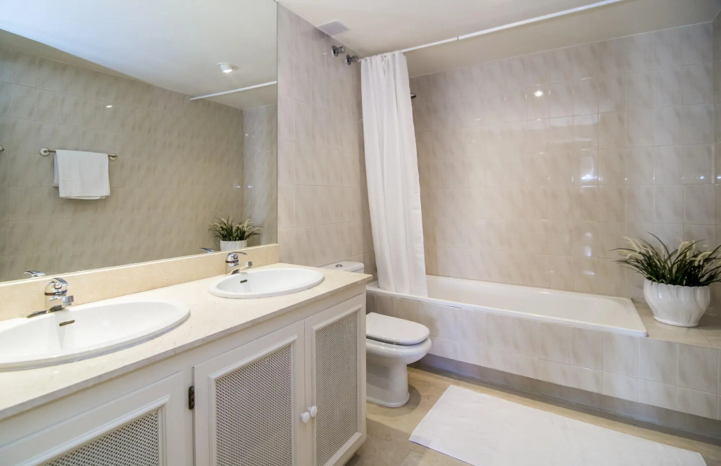 AP116 - Casa Aloha I by Roomservices