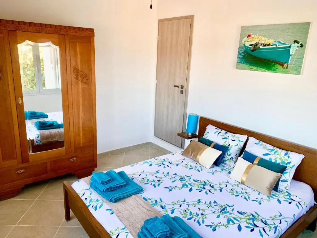 Sea view 4 bedrooms, 3 bathrooms Cottage