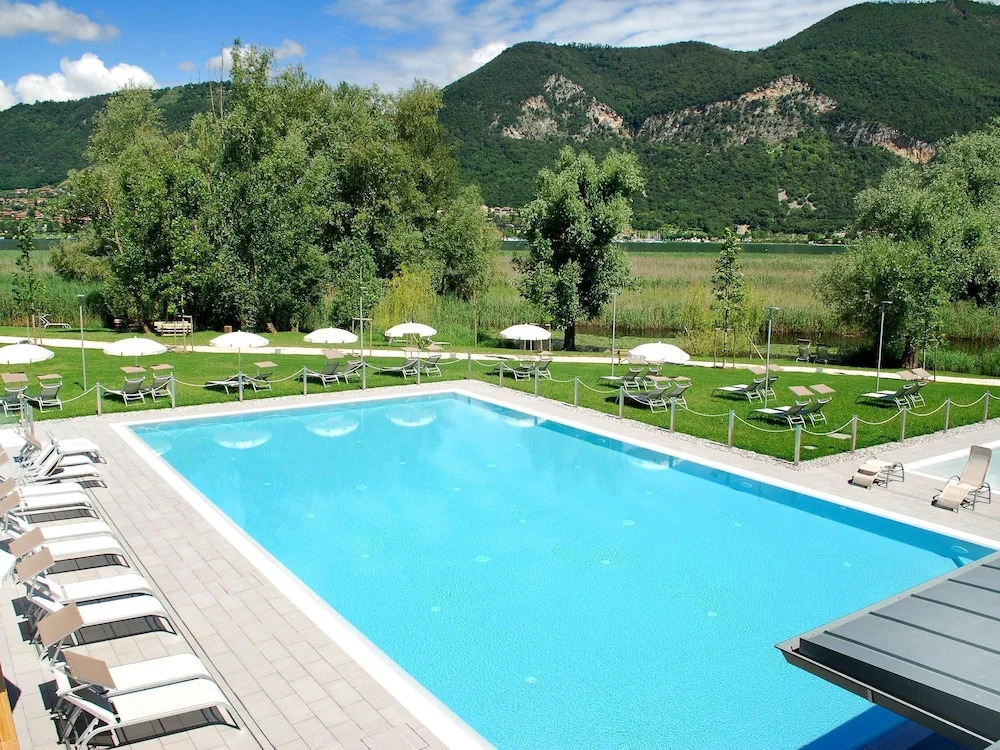 Luxury Cottage in Iseo With Swimming Pool