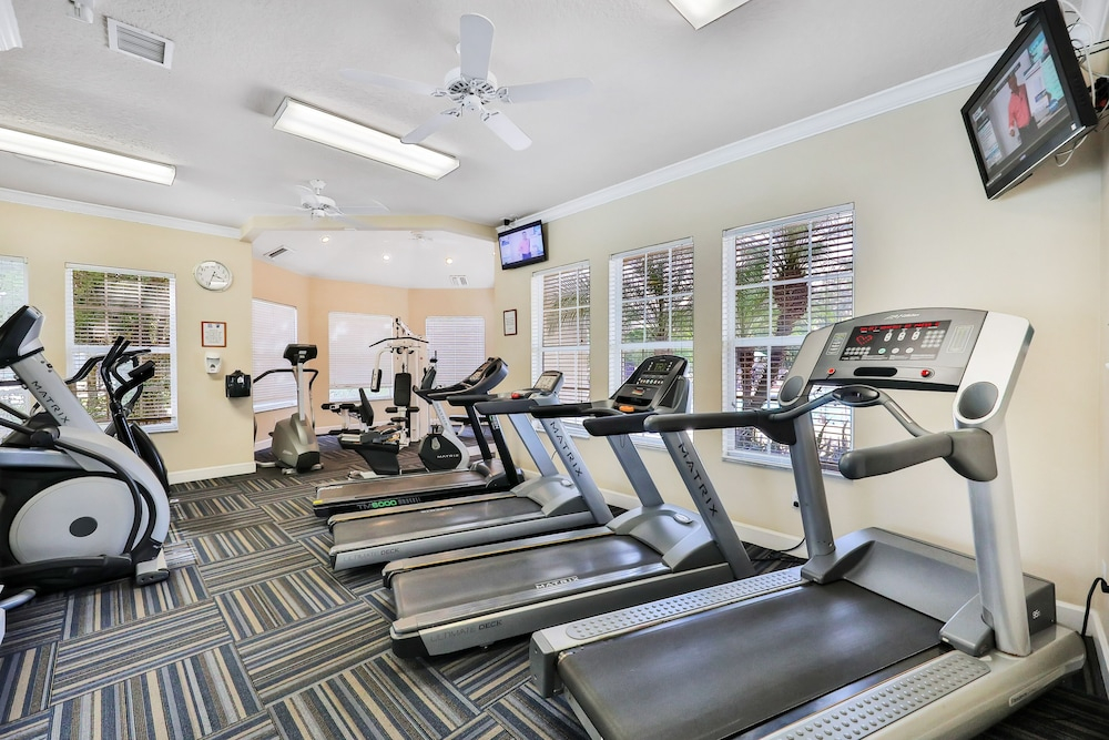 Resort Condo With Pools, hot Tub, Game Room, Tennis, Gym, Balcony, AC, & W/D