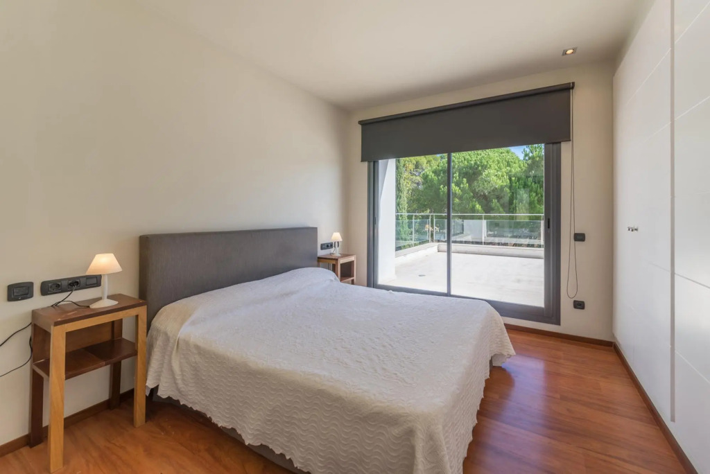 Claudia in L'Escala with 5 bedrooms and 4 bathrooms