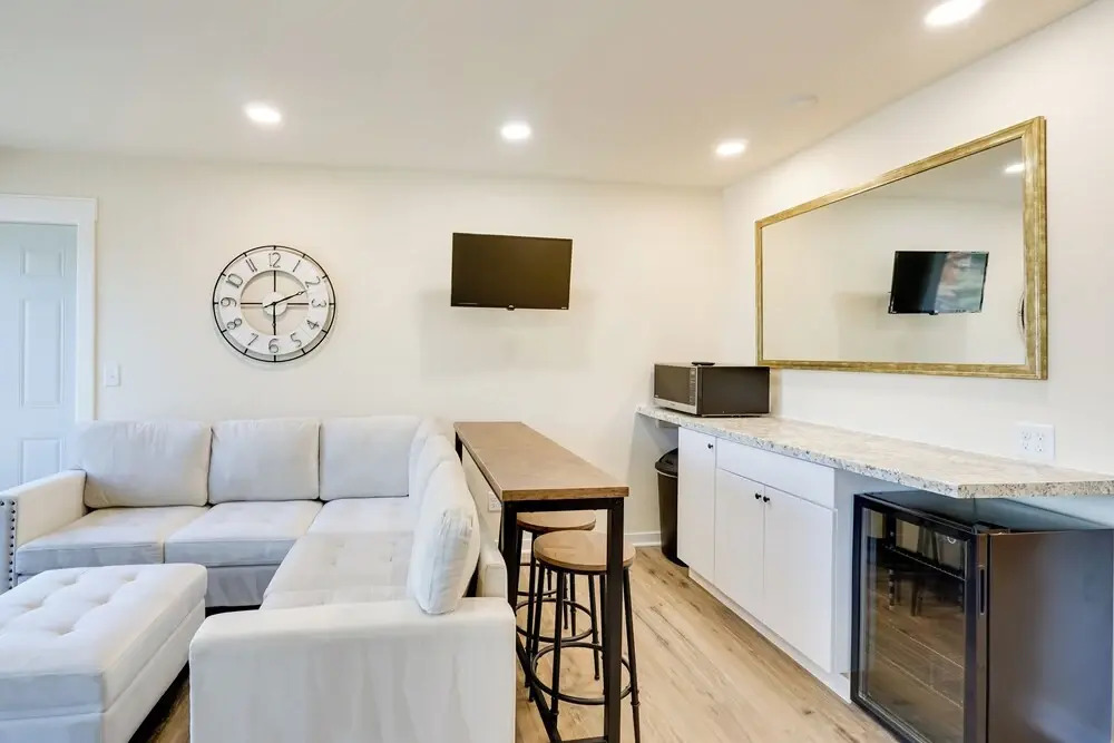 Grill, Boat Slip, & Game Room: Calm Cove Apt!
