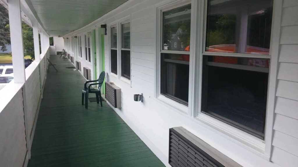 Clinton Motor Inn