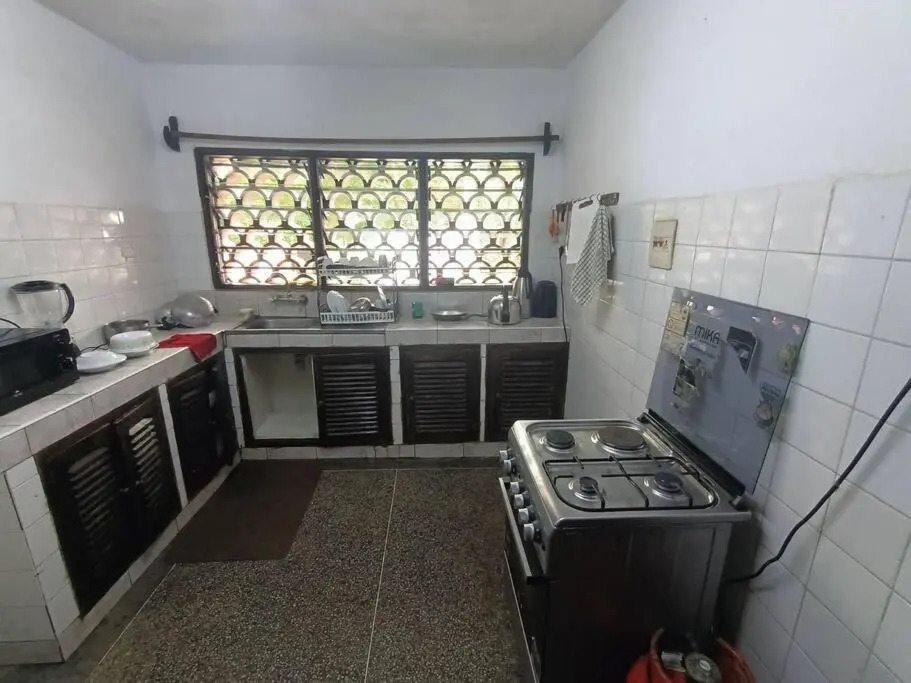 Kivulini House Diani 5 bedroom with pool