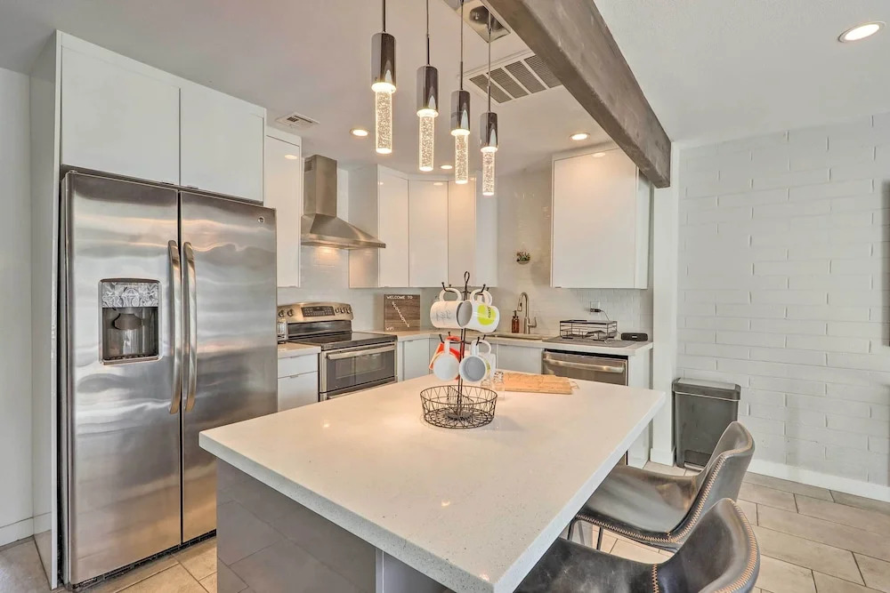 Chic Scottsdale Home w/ Balcony, Walk to Old Town!