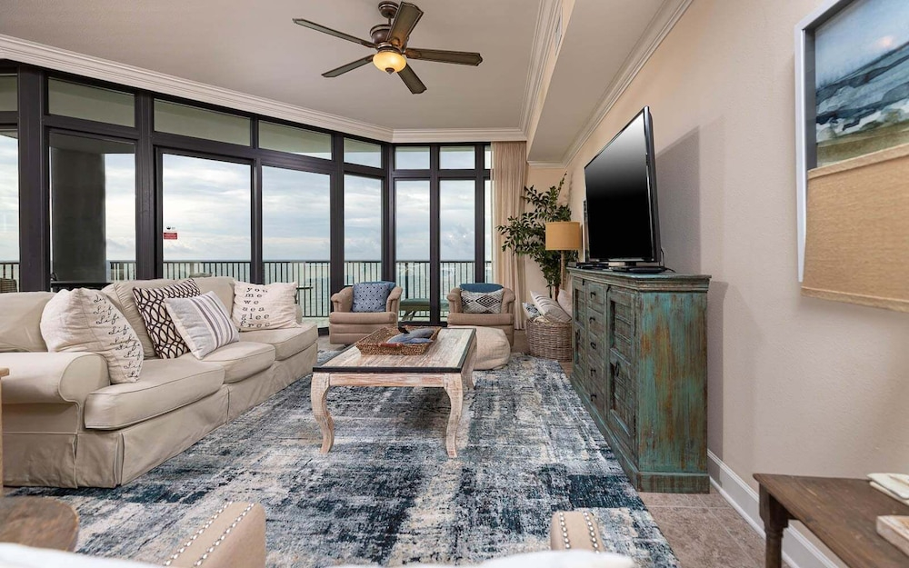 The Oasis 606 Formerly Phoenix West Ii 606 3 Bedroom Condo