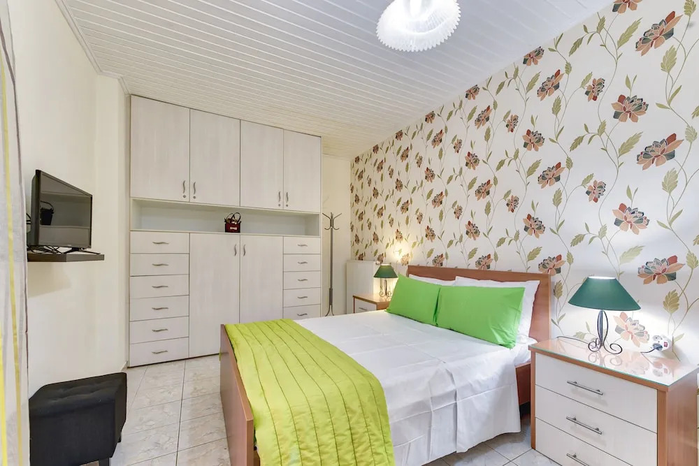 Ina Apartment