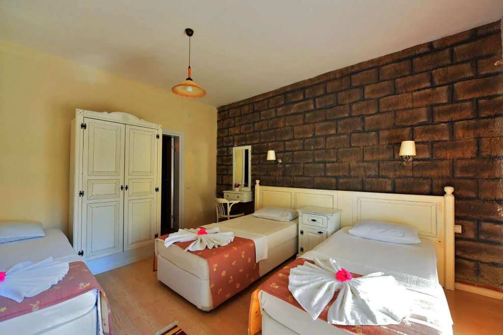 Yalim Hotel