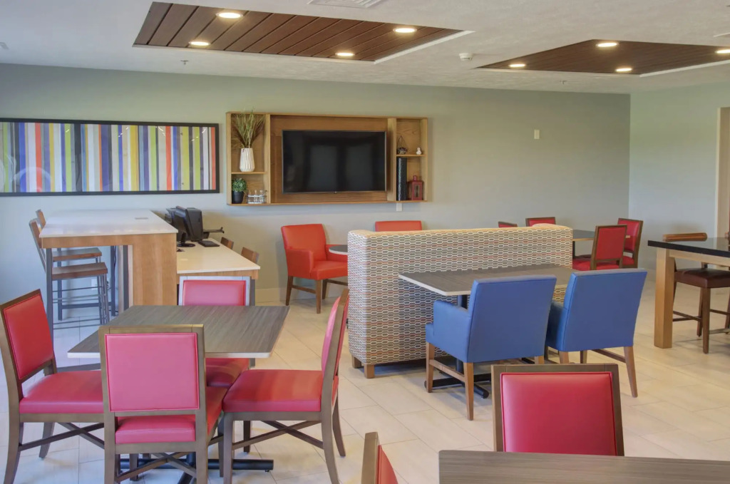 Holiday Inn Express & Suites Le Mars by IHG