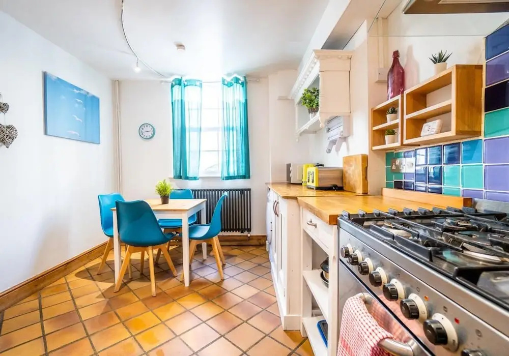 Pebble Mews House - Sleeps 6 to 8 Guests