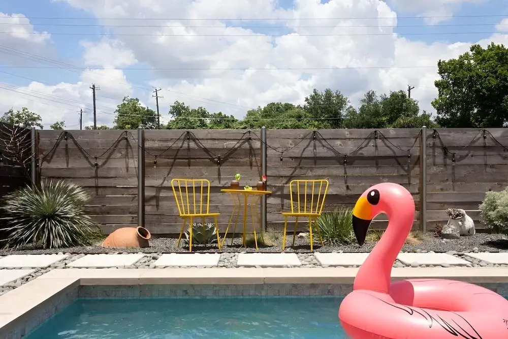 Heated Pool Haven w Hot Tub - Downtown 3 min