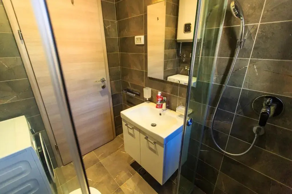De Lux Apartments
