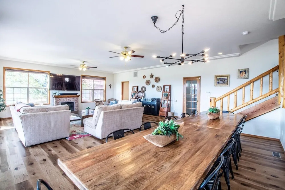Pet Friendly Large Great Mountain Gathering