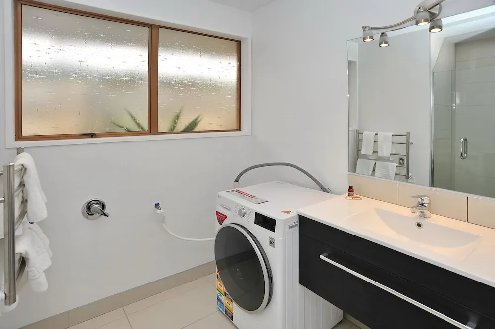 Relaxed 3BR Hideaway - Outdoor Living & Pets - Christchurch Holiday Homes