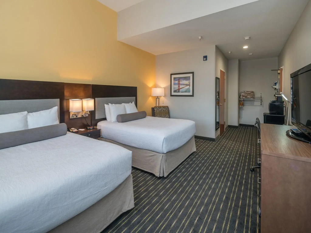 Hotel Aura SFO Airport FREE SHUTTLE