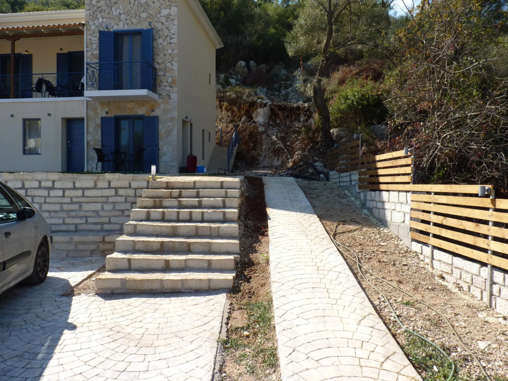 Ilianthos Apartments & Studios