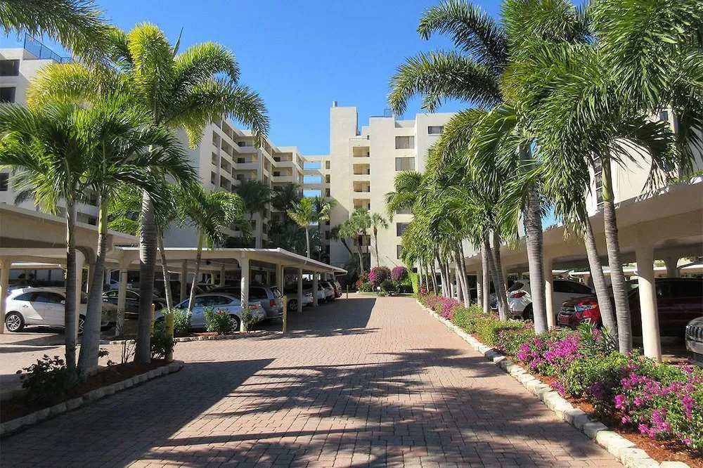 Sandarac 109B - 2 Br Condo