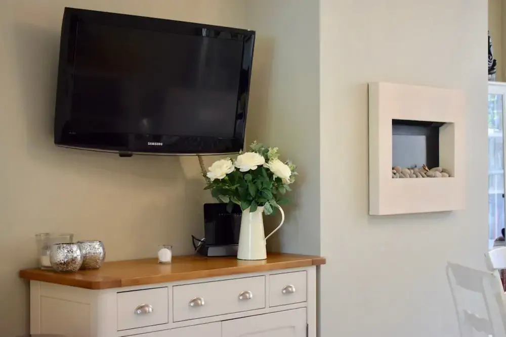 Modern 2 Bedroom House in Secure Neighbourhood