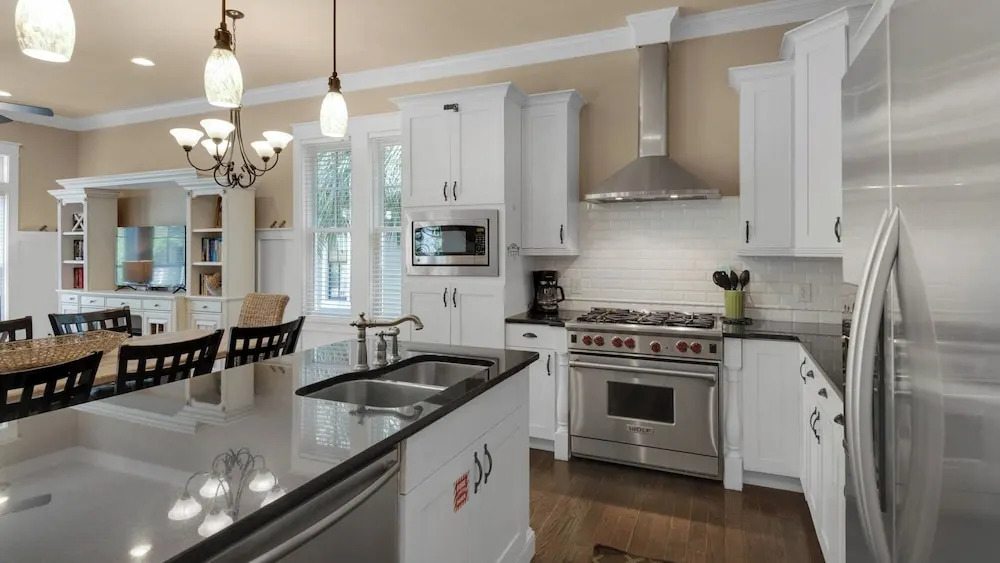 Seagrove 5 Bedroom - Deeded Beach - Elevator - Community Pool - Sleeps 12!