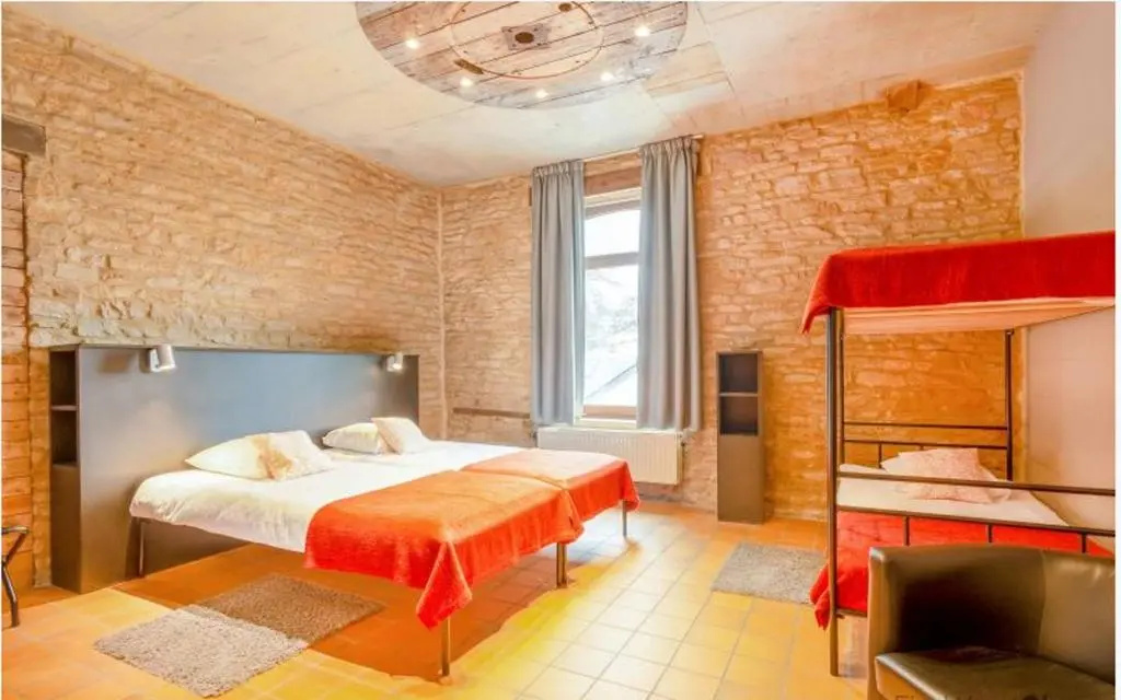 Spacious villa in Florenville with private pool