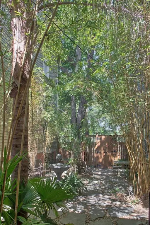 101 E Waldburg - Cozy Cottage Just Off of Forsyth Park