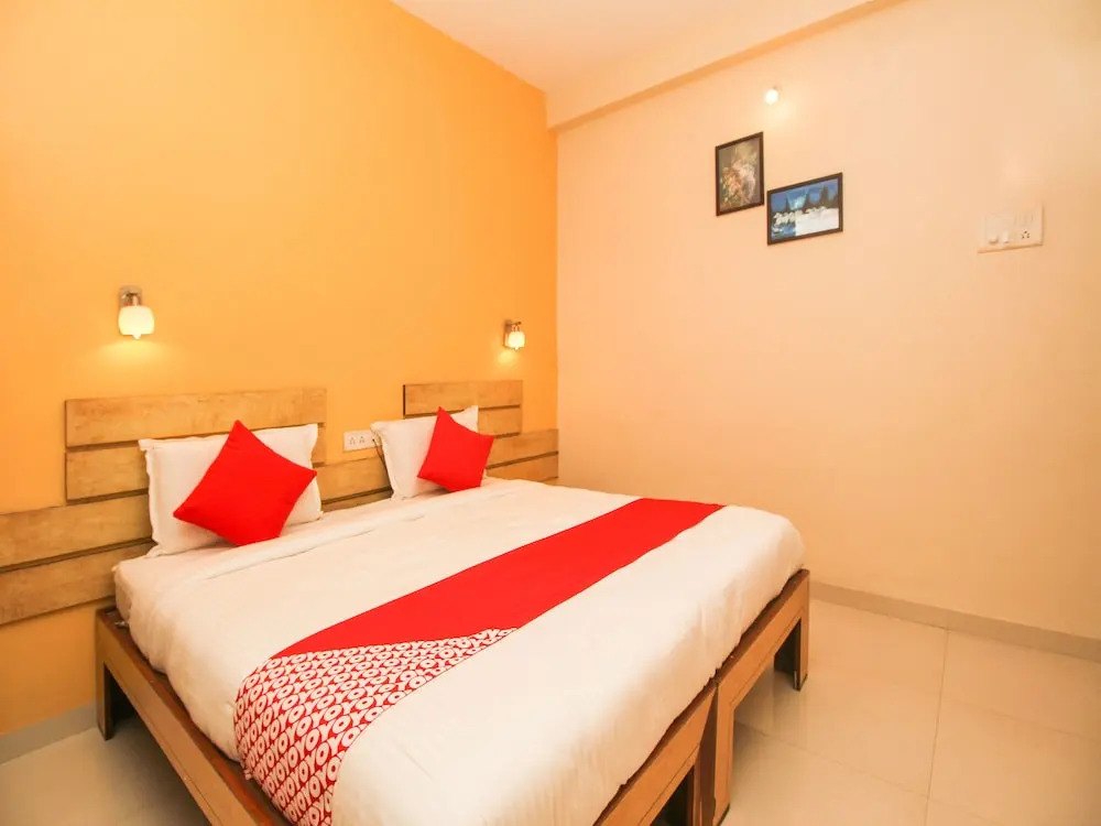 OYO 15198 Hotel Ranjeet
