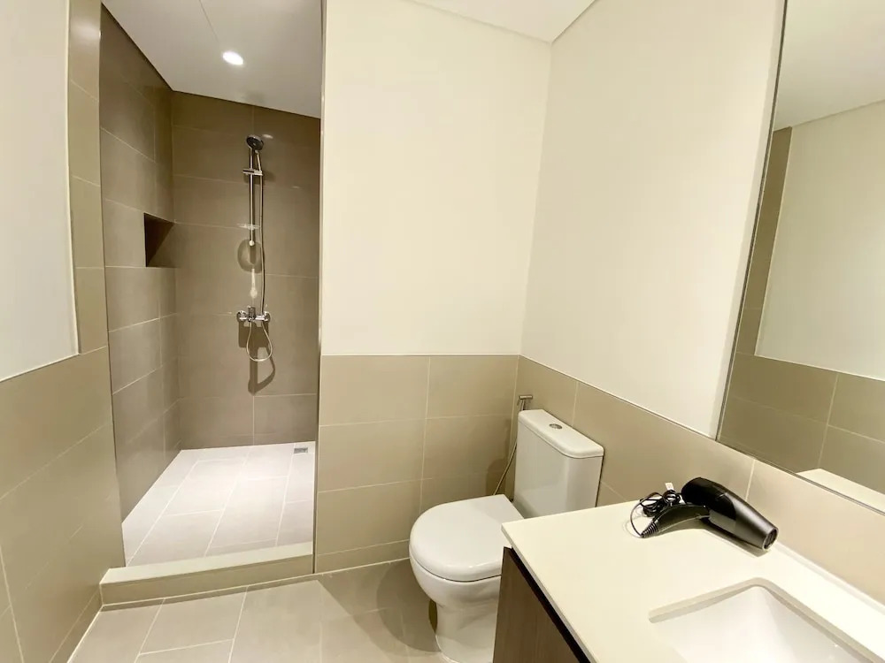Marco Polo - Lofty Apt with Balcony Near Dubai Hills Mall
