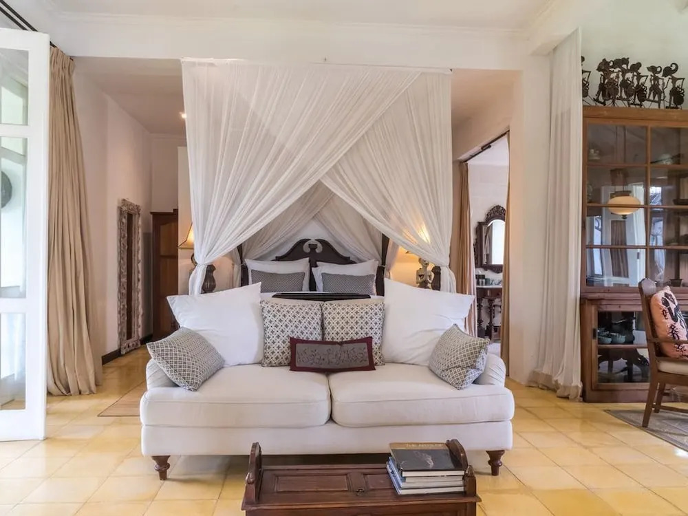 Colonial White House - Seminyak