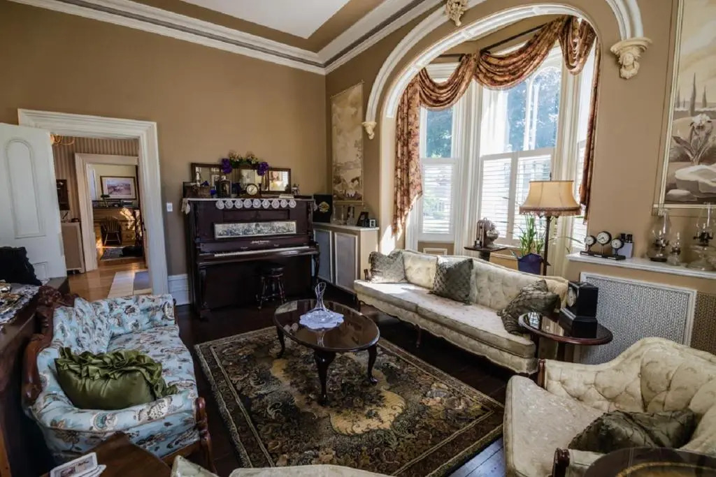 Hughson Hall Bed & Breakfast