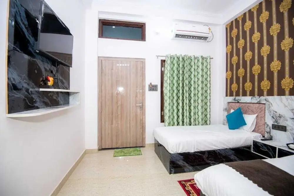 Shri Radhe Radhe Paying Guest House