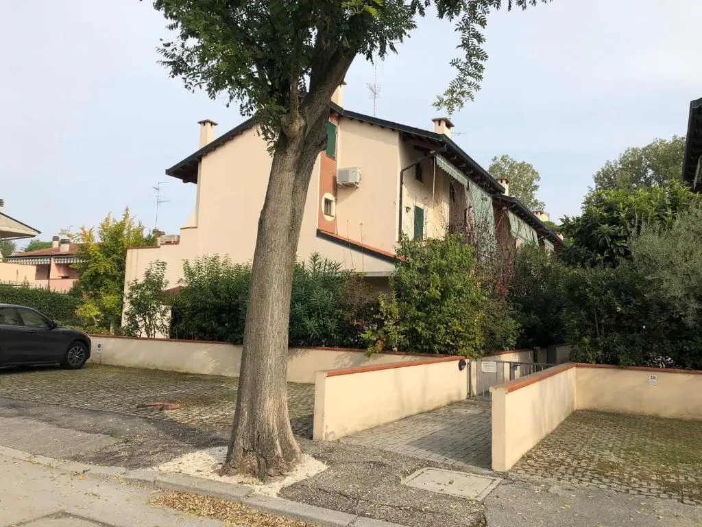 Appartamento curato con giardino