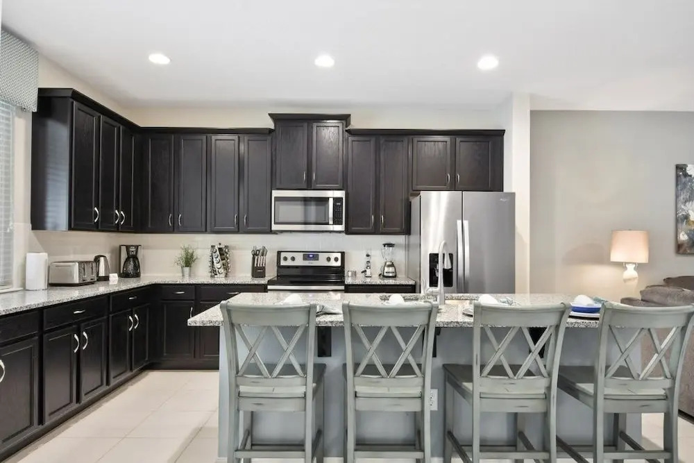 Be Our Guest At 1600cpc 4 Bedroom Townhouse by RedAwning