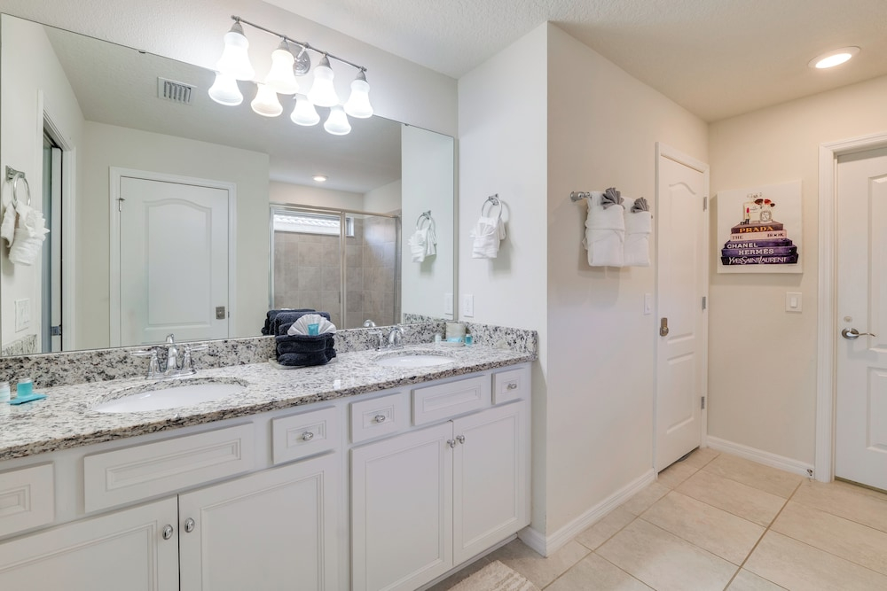 Heated Pool & Theater: Solterra 5BR Home Near WDW