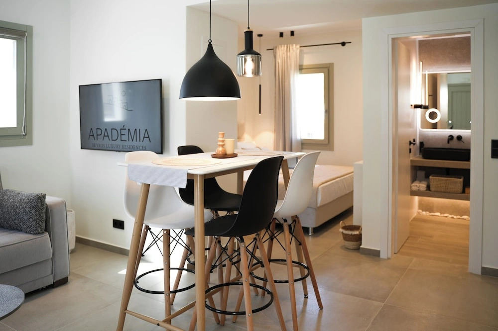 Apademia Skyros
