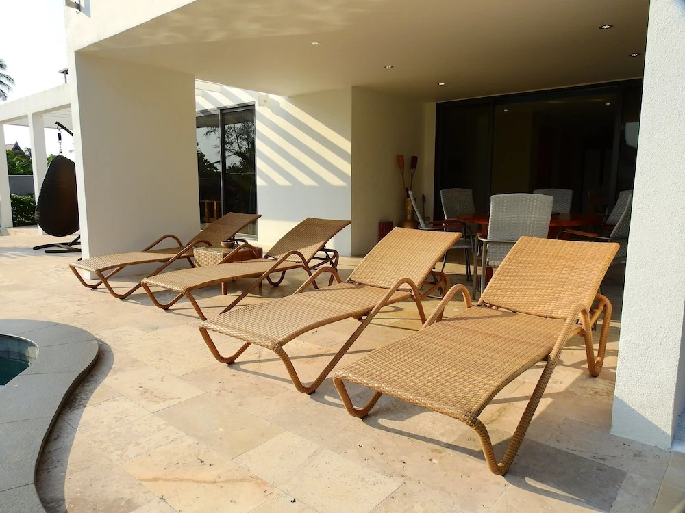 The Summer Villa