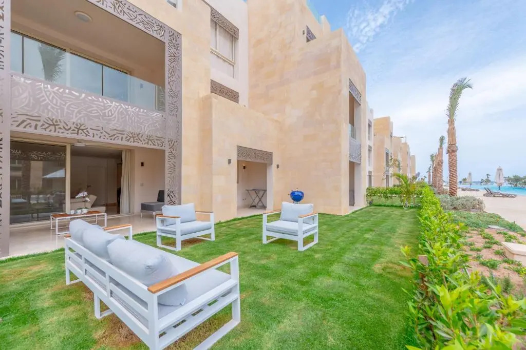 Seaview 3 BR with Beach & Pool access BBQ in Mangroovy